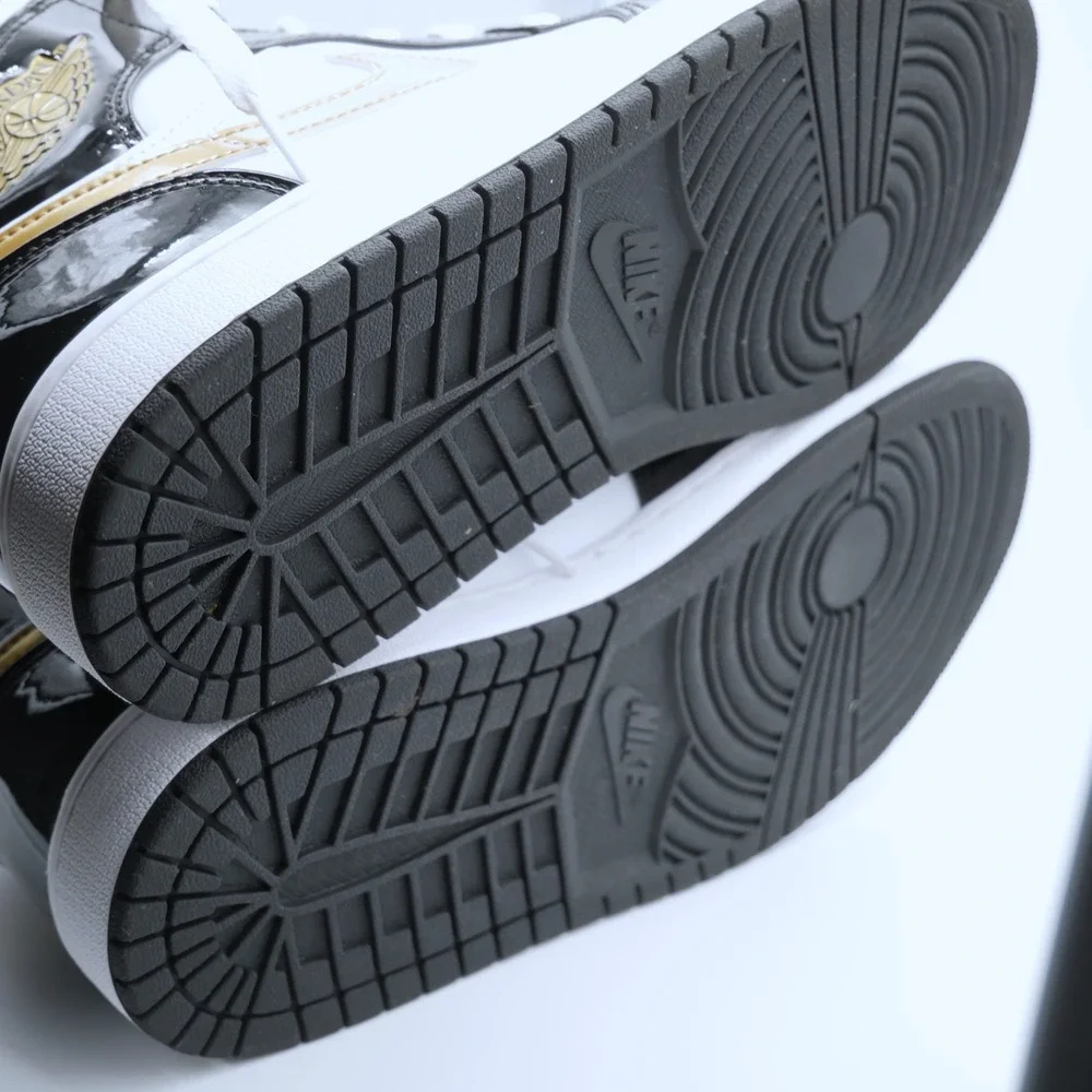 Jordan 1 Mid Patent SE 